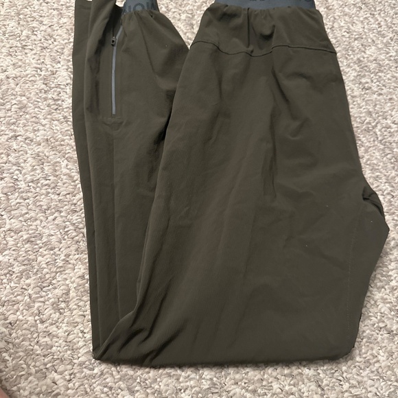 Joggers - Picture 3 of 4